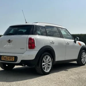 2013 MINI Countryman 1.6 Cooper Euro 6 (s/s) 5dr HATCHBACK Petrol Manual - Image 4