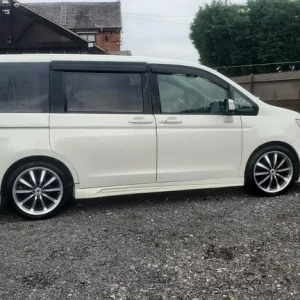 Honda stepwagon spada white body style kit fresh japanese import new tyres 2010 - Image 2