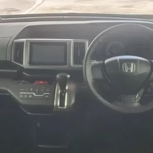 Honda stepwagon spada white body style kit fresh japanese import new tyres 2010 - Image 6