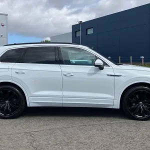 2023 Volkswagen Touareg V6 R-Line Tech Plus 3.0 TDI 286PS 4MOTION 8-speed Auto Tiptronic 5 Door E... - Image 4