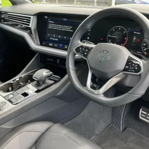 2023 Volkswagen Touareg V6 R-Line Tech Plus 3.0 TDI 286PS 4MOTION 8-speed Auto Tiptronic 5 Door E... - Image 6