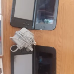 2 Nintendo 3DS XL console, charger and 12 Games - Image 2