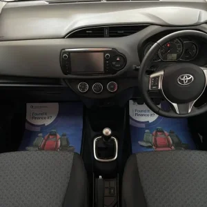 2015 Toyota Yaris 1.33 Dual VVT-i Icon Hatchback 5dr Petrol Manual Euro 5 Euro 5 (99 ps) Hatchbac... - Image 2