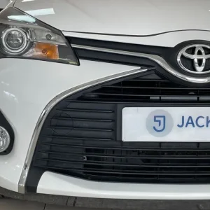 2015 Toyota Yaris 1.33 Dual VVT-i Icon Hatchback 5dr Petrol Manual Euro 5 Euro 5 (99 ps) Hatchbac... - Image 6