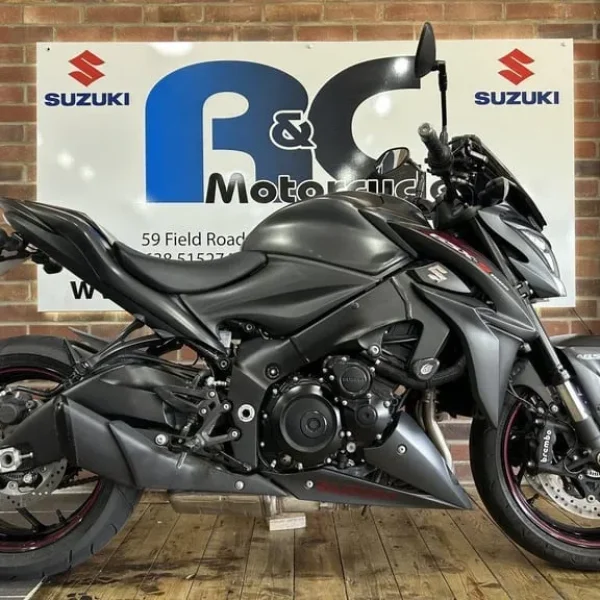 GSX-S1000 Phantom Black