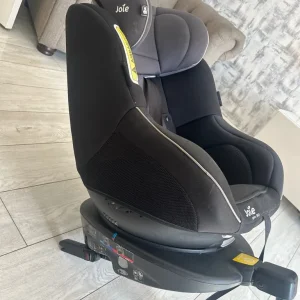 Joie swivel car seat - Image 2