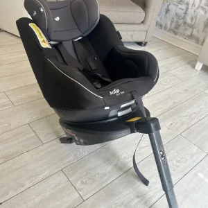 Joie swivel car seat - Image 3