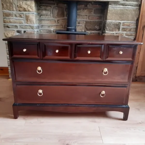 Stag Minstrel Chest of Drawers, 4-Over-2 Drawers