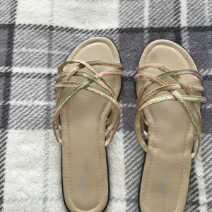 2 pairs Sandals Size 7 Never been Worn Please see photo for description £4 for 2 pairs - Image 4