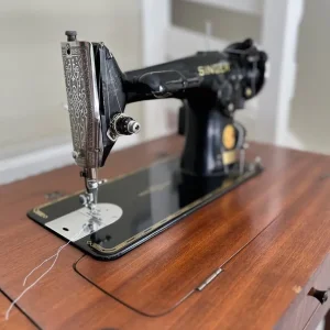 Vintage singer 201K sewing machine - Image 2