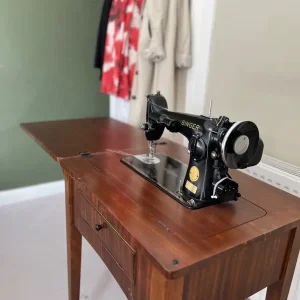 Vintage singer 201K sewing machine - Image 3