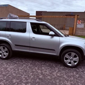 2013 63 SKODA YETI 2.0 TDI CR 4x4 6 SPEED MANUAL FULL MAINDEALER HISTORY - Image 2