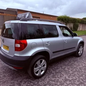 2013 63 SKODA YETI 2.0 TDI CR 4x4 6 SPEED MANUAL FULL MAINDEALER HISTORY - Image 4