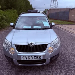 2013 63 SKODA YETI 2.0 TDI CR 4x4 6 SPEED MANUAL FULL MAINDEALER HISTORY - Image 6