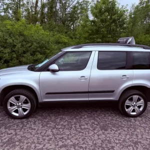 2013 63 SKODA YETI 2.0 TDI CR 4x4 6 SPEED MANUAL FULL MAINDEALER HISTORY - Image 8