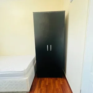 One large box room for rent ( preferably female) - Image 2