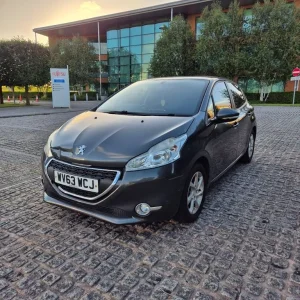 Peugeot, 208, Hatchback, 2013, Manual, 1199 (cc), 5 doors - Image 2