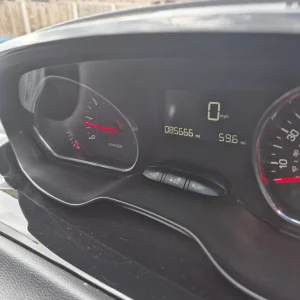 Peugeot, 208, Hatchback, 2013, Manual, 1199 (cc), 5 doors - Image 3