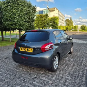 Peugeot, 208, Hatchback, 2013, Manual, 1199 (cc), 5 doors - Image 4