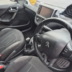 Peugeot, 208, Hatchback, 2013, Manual, 1199 (cc), 5 doors - Image 6