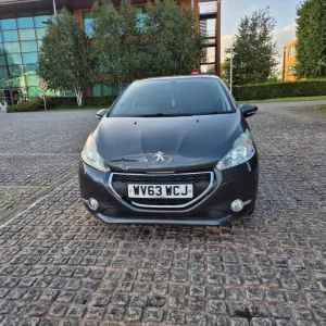 Peugeot, 208, Hatchback, 2013, Manual, 1199 (cc), 5 doors