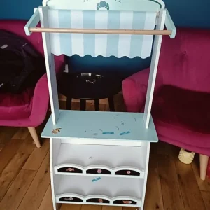 Kids wooden roleplay set with cinema, shop, and kitchen - Image 2