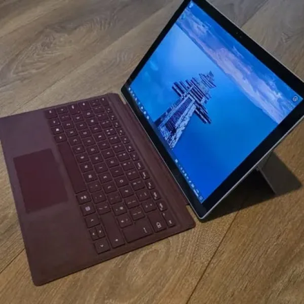 Microsoft Surface Pro 4 touchscreen 2in1 tablet laptop Intel core 6th generation fully working