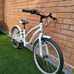 Girls white bike - Image 3