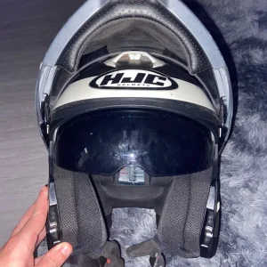 HJC 190 helmet - Image 3