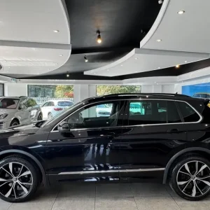 2020 Volkswagen Tiguan 1.5 TSI R-Line SUV 5dr Petrol DSG Euro 6 (s/s) (150 ps) ESTATE Petrol Auto... - Image 5