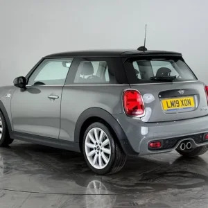 2019 MINI Hatch 2.0 Cooper S Classic Steptronic Euro 6 (s/s) 3dr Hatchback Petrol Automatic - Image 4