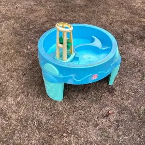 Sand / water play table - Image 2