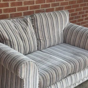 Two seater Sofa - Image 5