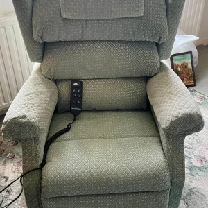 Riser; Ambassador Chair by Cosi