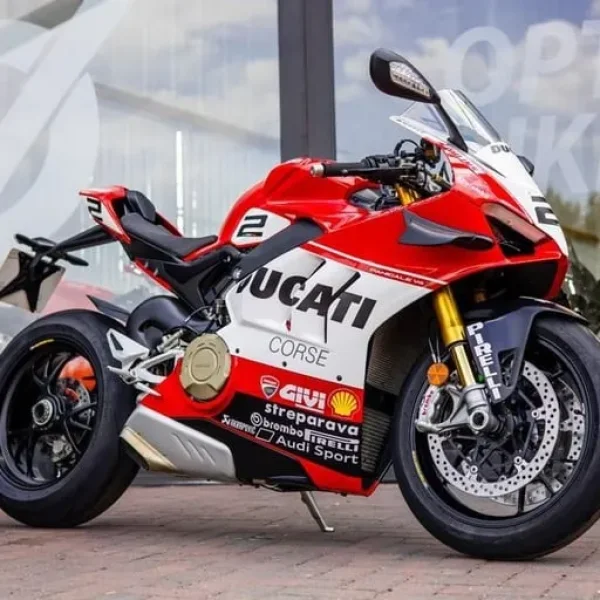 Ducati V4 S BARNI WSBK CAMIER REP ! LOW MILES ! STUNNING