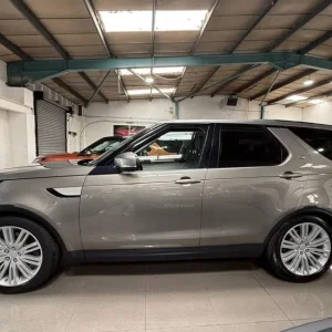 2017 67 LAND ROVER DISCOVERY 3.0 TD V6 HSE SUV 5DR DIESEL AUTO 4WD EURO 6 (S/S) - Image 8
