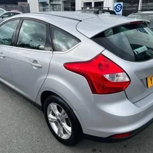 2012 Ford Focus 1.6 TDCi 115 Zetec 5dr HATCHBACK Diesel Manual - Image 4