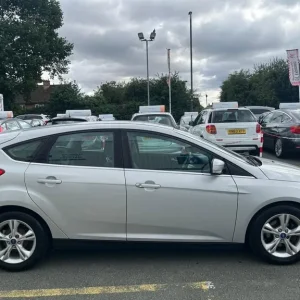2012 Ford Focus 1.6 TDCi 115 Zetec 5dr HATCHBACK Diesel Manual - Image 5