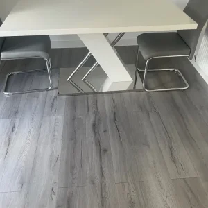 Table and 2 chairs - Image 2