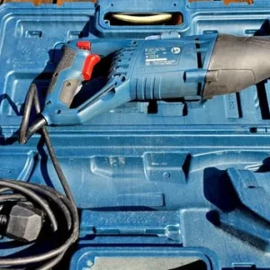 REDUCED: Bosch Professional Reciprocating Saw GSA 1100 E + Robust Carrying Case and blades - Image 5