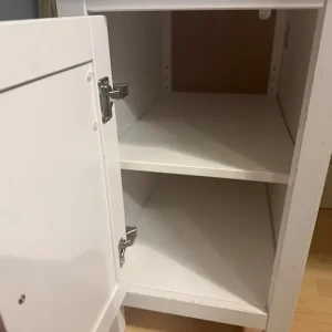 White desk - Image 2