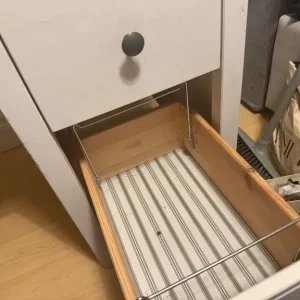 White desk - Image 4