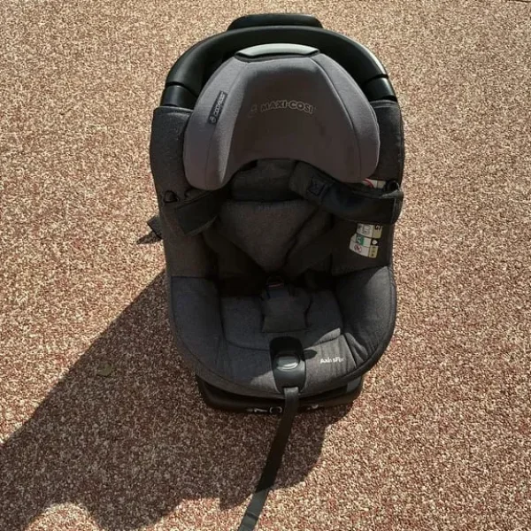 Swivel Maxicosi Axis sFix baby seat