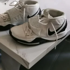 Nike Men's White Kyrie 6 'Oreo' Size 6 - Image 3