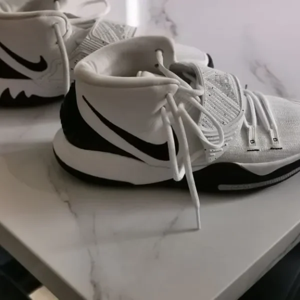 Nike Men's White Kyrie 6 'Oreo' Size 6