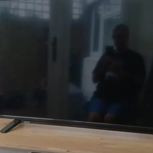 Fully working 50 Inch Toshiba tv lcd colour tv model : 50UL2063DB