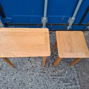 2 small oak side tables - Image 2