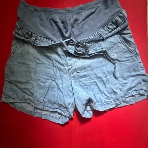 Maternity size 16 shorts and leggings