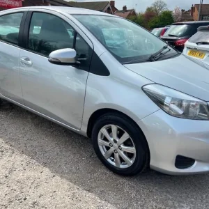 2011 Toyota Yaris VVT-I TR Hatchback Petrol Automatic - Image 5