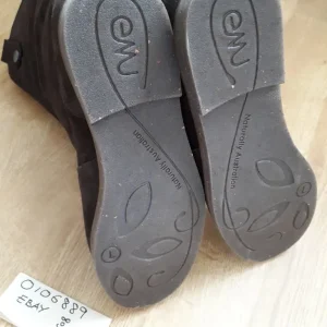 Emu Quest. Size 5. Unused- still have tags and card liner - Image 3